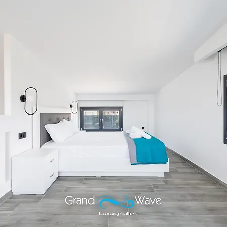 Grand Wave Luxury Suites Flogita Exterior photo