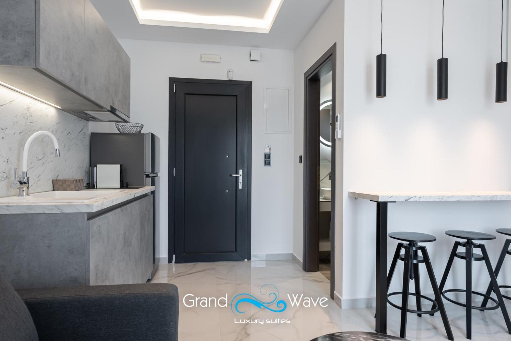 Grand Wave Luxury Apartment Flogita