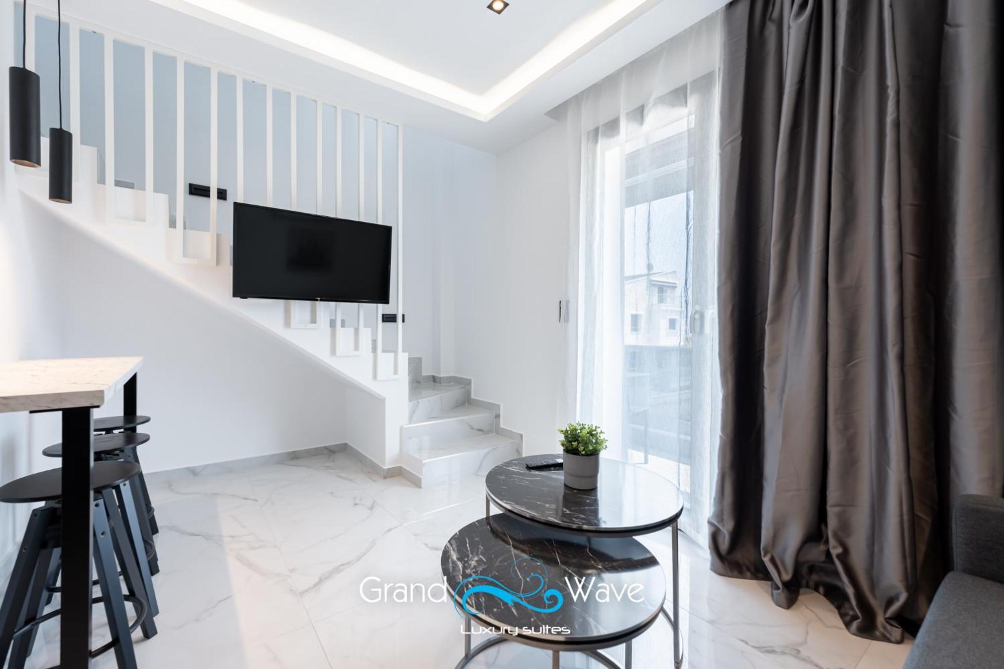 Grand Wave Luxury Apartment Flogita