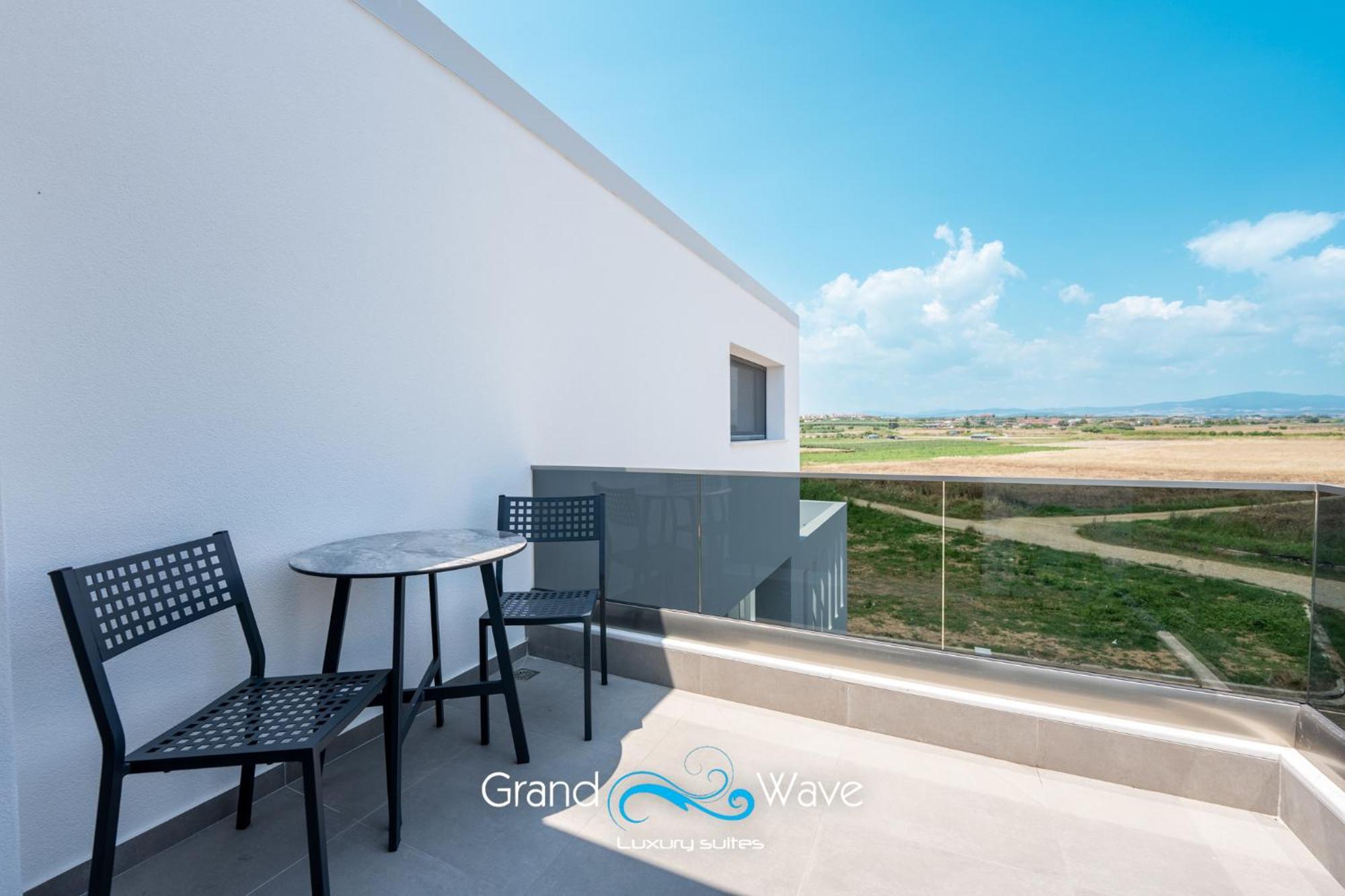 Grand Wave Luxury Flogita