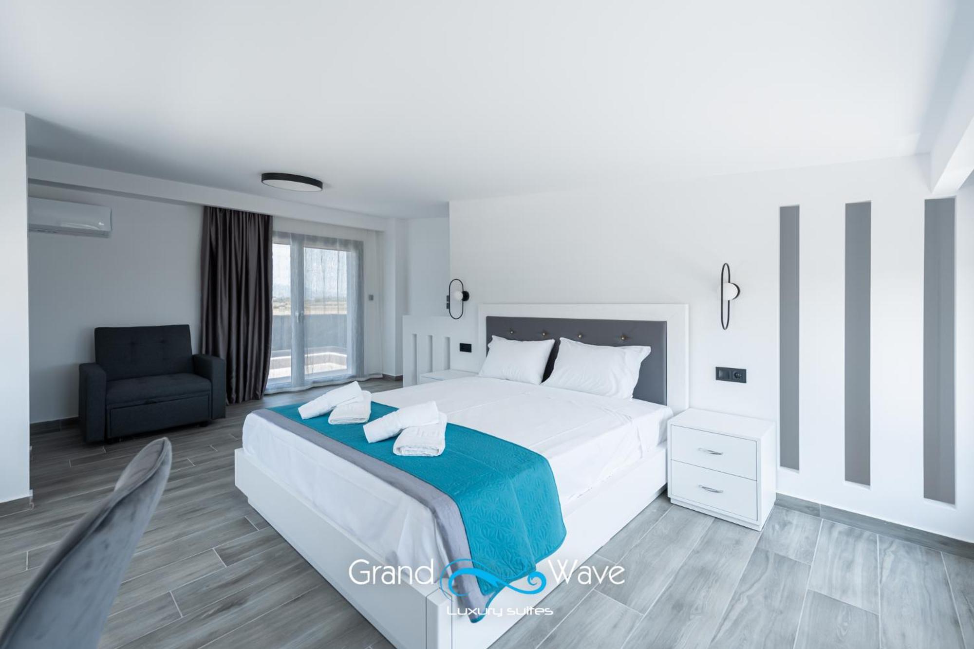 Grand Wave Luxury Flogita