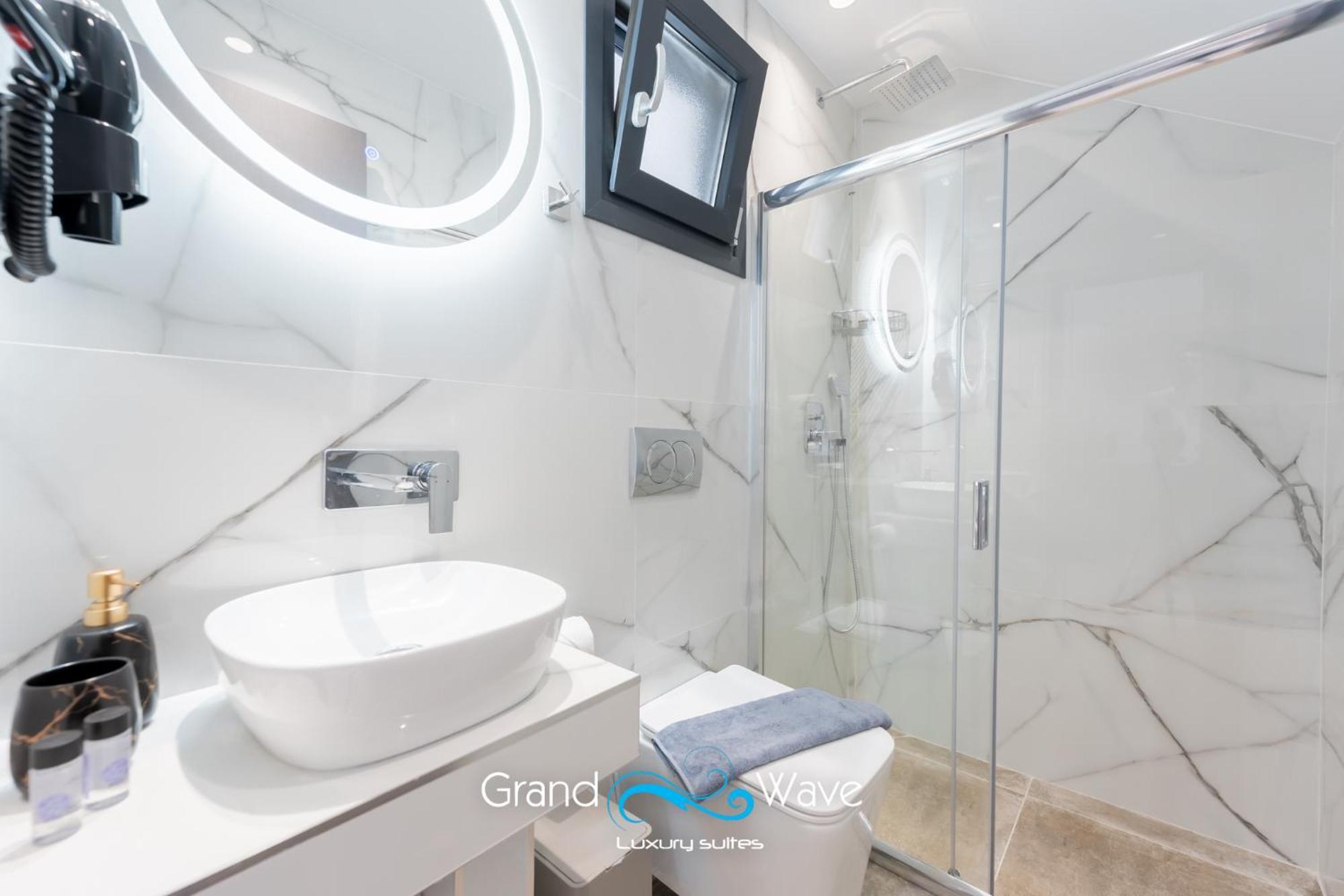 Grand Wave Luxury * Flogita