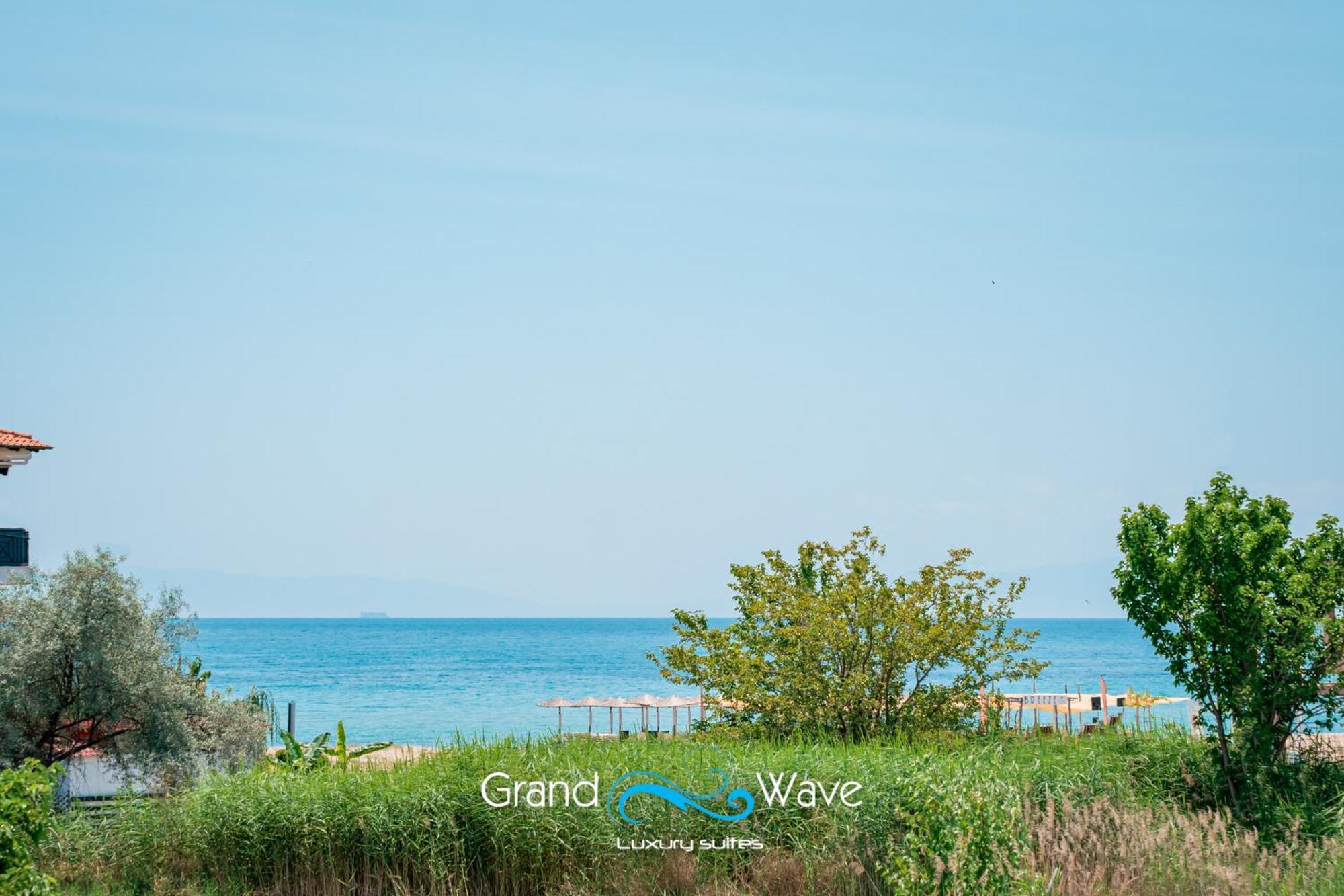 Grand Wave Luxury * Flogita