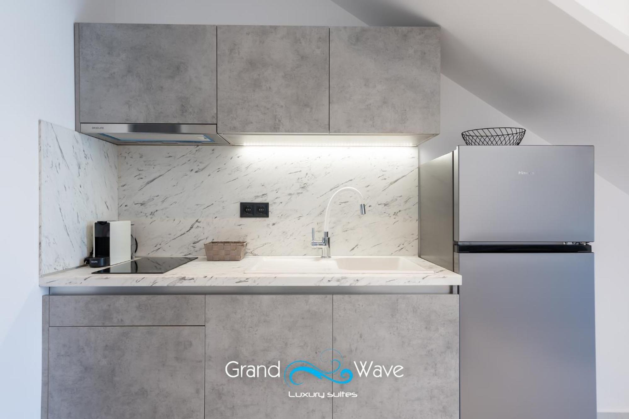 Grand Wave Luxury Flogita