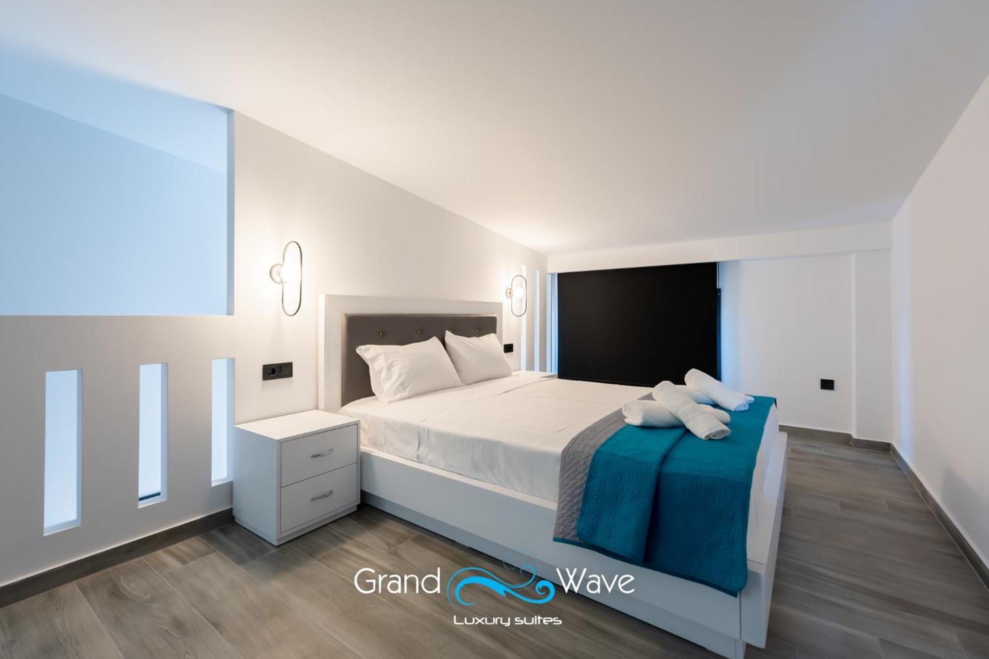 Grand Wave Luxury Flogita