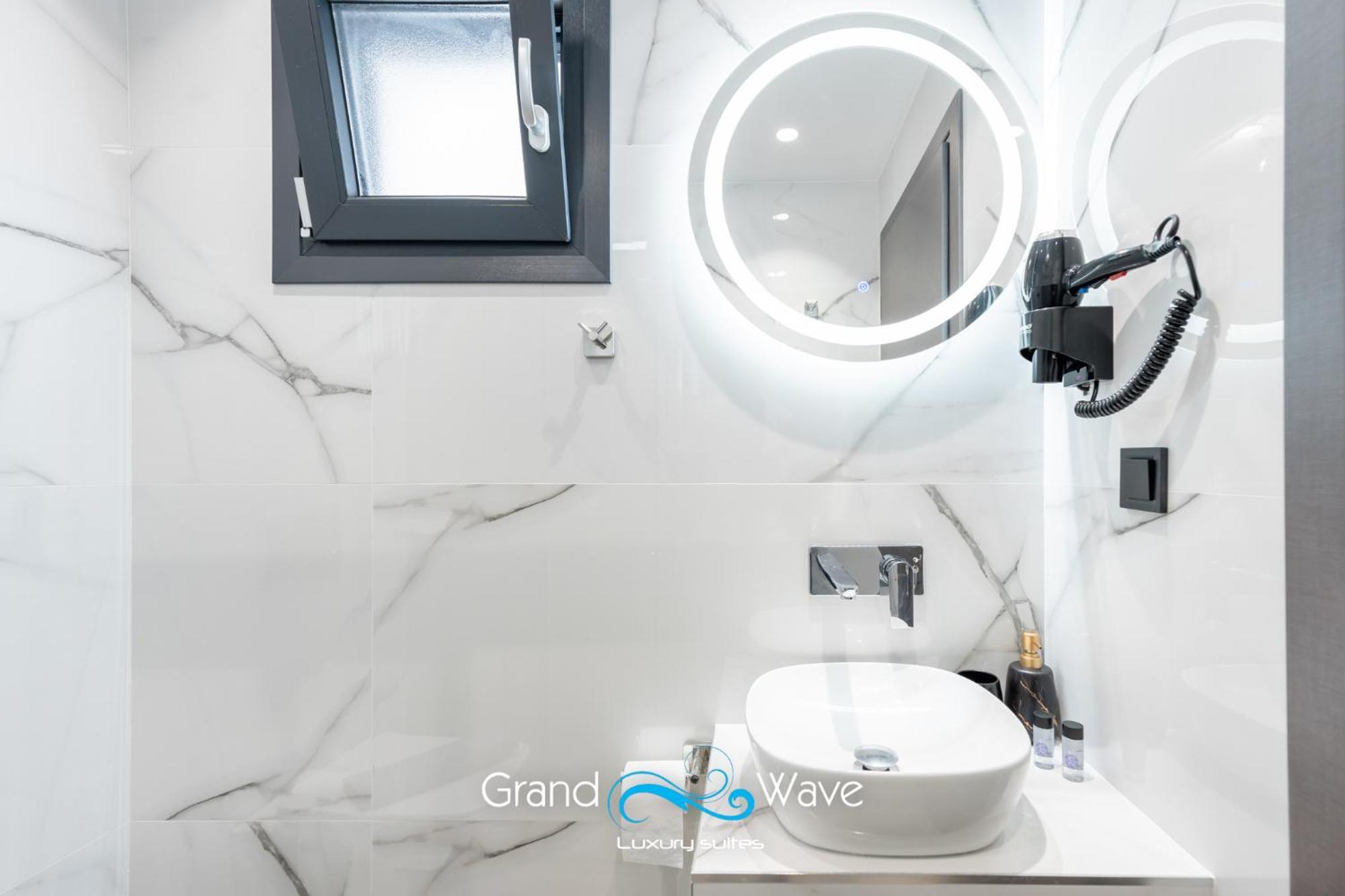 Grand Wave Luxury *