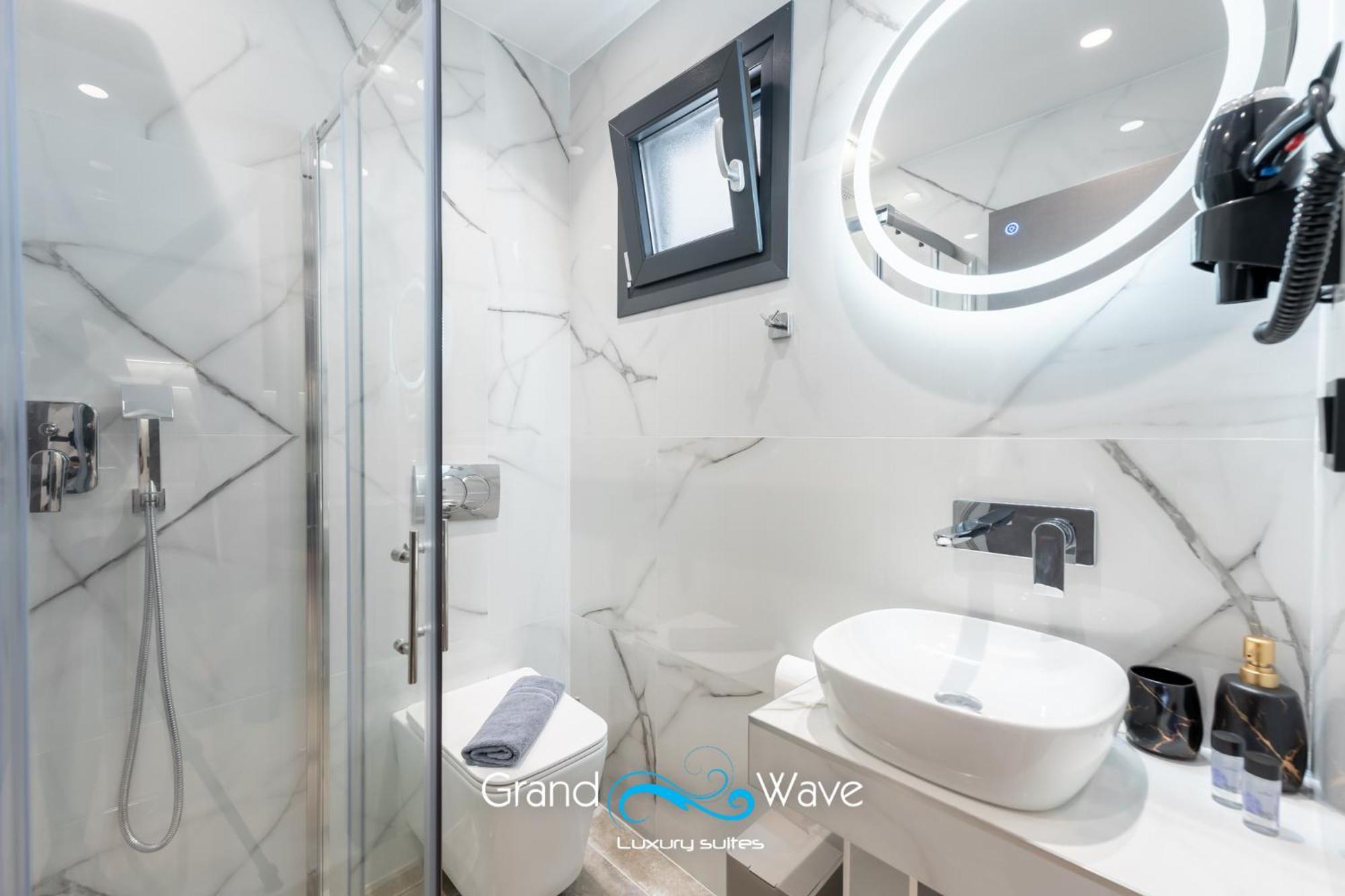 Grand Wave Luxury Apartment Flogita
