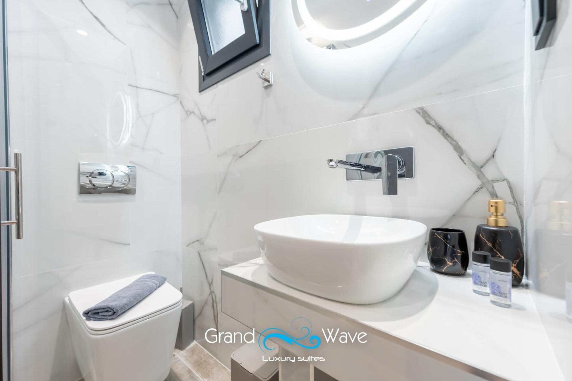 Grand Wave Luxury Flogita