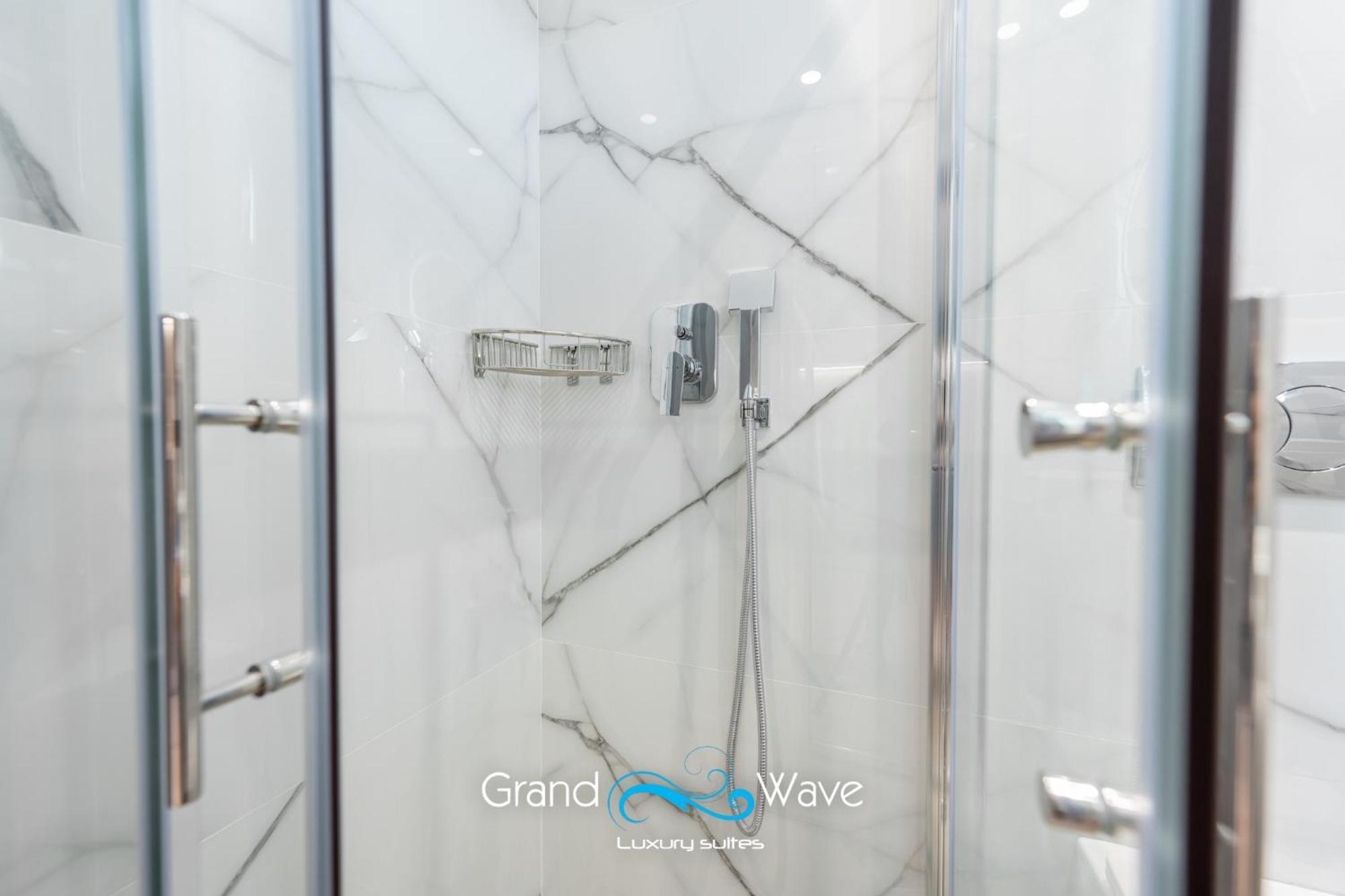 Grand Wave Luxury *