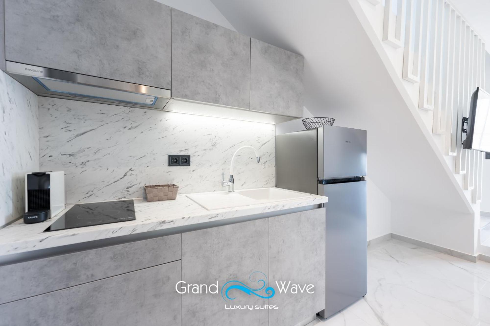 Apartment Grand Wave Luxury Flogita